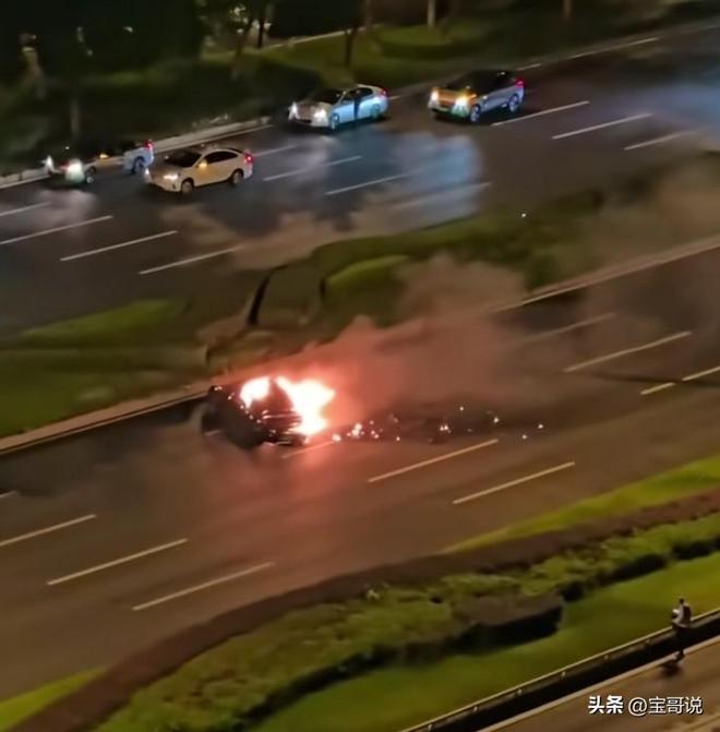 续：司机遇难车门无法打开引热议小米回应麻将胡了模拟器试玩成都小米su7起火后(图8)